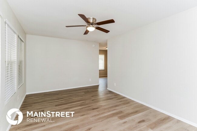 Building Photo - 555 N Elm
