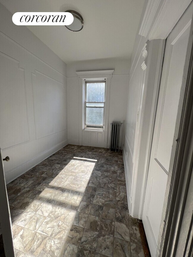 Foto del edificio - 219 E 8th St