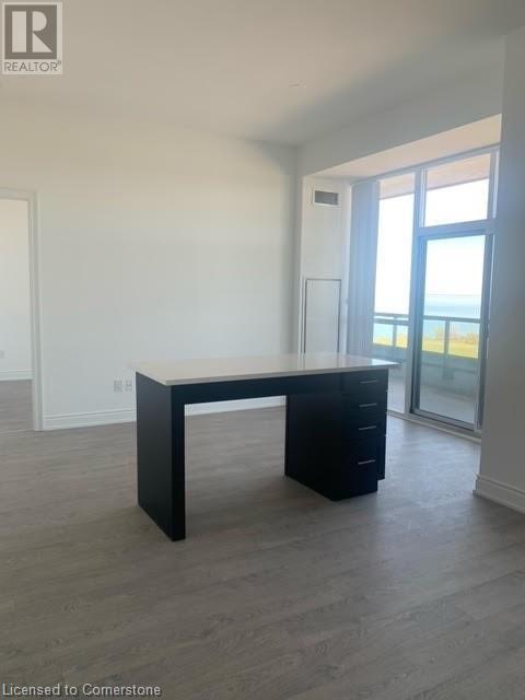 Photo du bâtiment - 550 N Service Rd