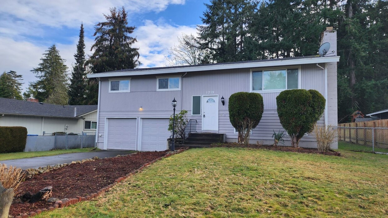 Primary Photo - COMING SOON! Steilacoom 4 Bedroom with Fen...
