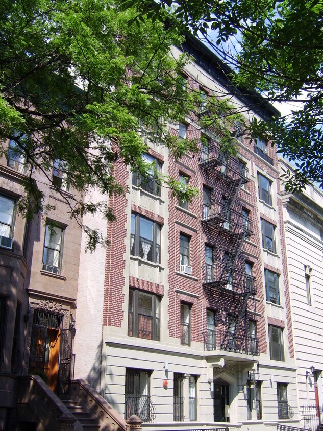 Foto del edificio - 103-05 W 120 St