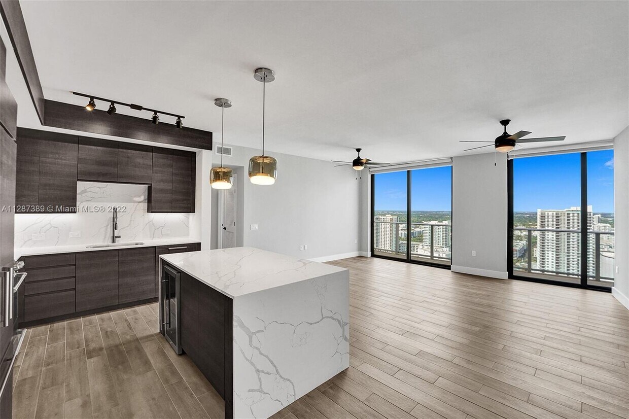 Fort Lauderdale, 
                        , –