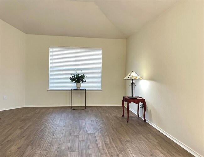 Foto del edificio - 2325 Clover Ridge Dr