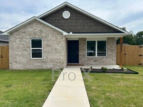 Building Photo - 2674 S Ouachita Dr