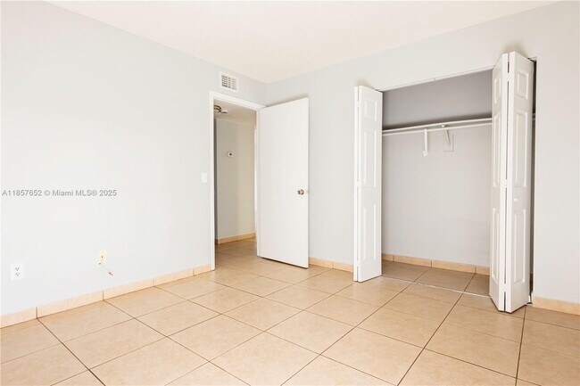 Foto del edificio - 4600 SW 67th Ave