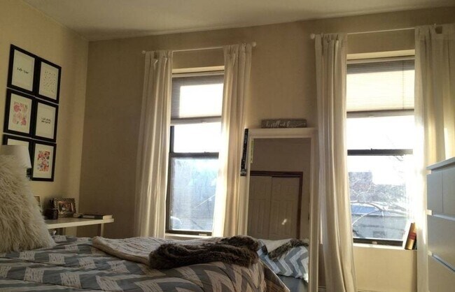Building Photo - 224-226 Sackett St