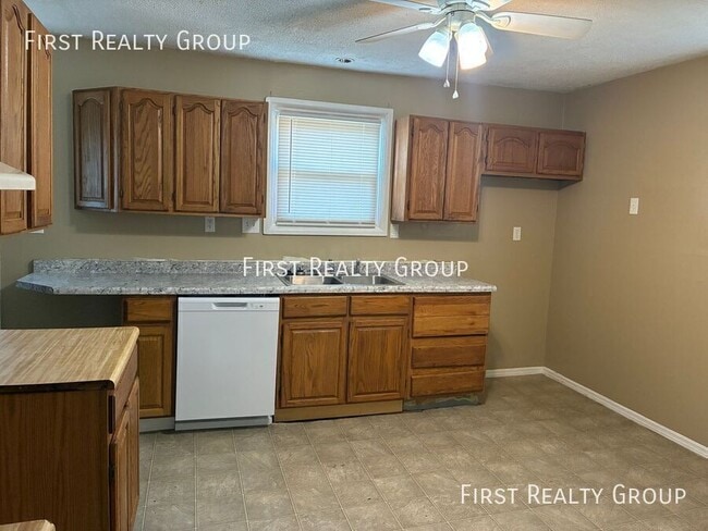 Building Photo - 27 Stadia Dr