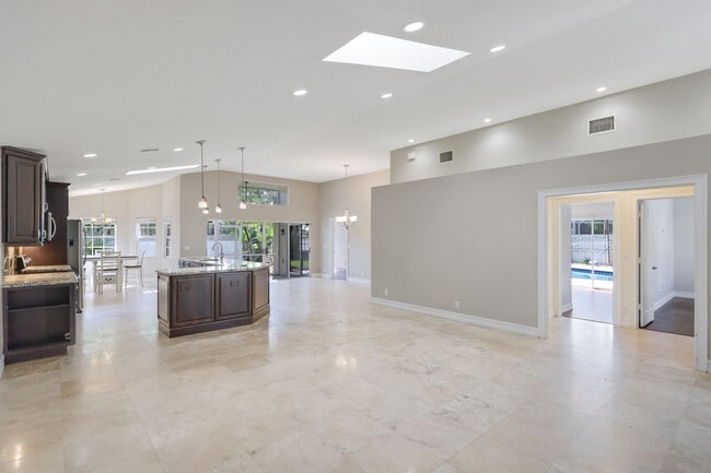 Foto del edificio - 7546 Ironbridge Cir
