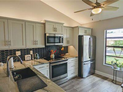 Building Photo - 7716 SE Sugar Sand Cir