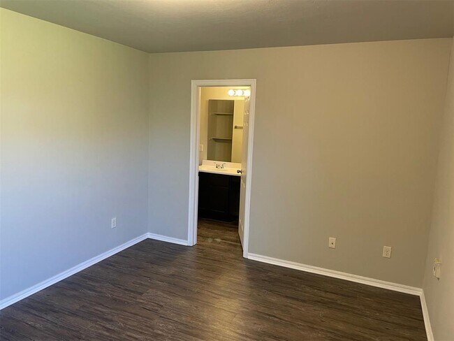 Foto del edificio - 915 Karlee Ct