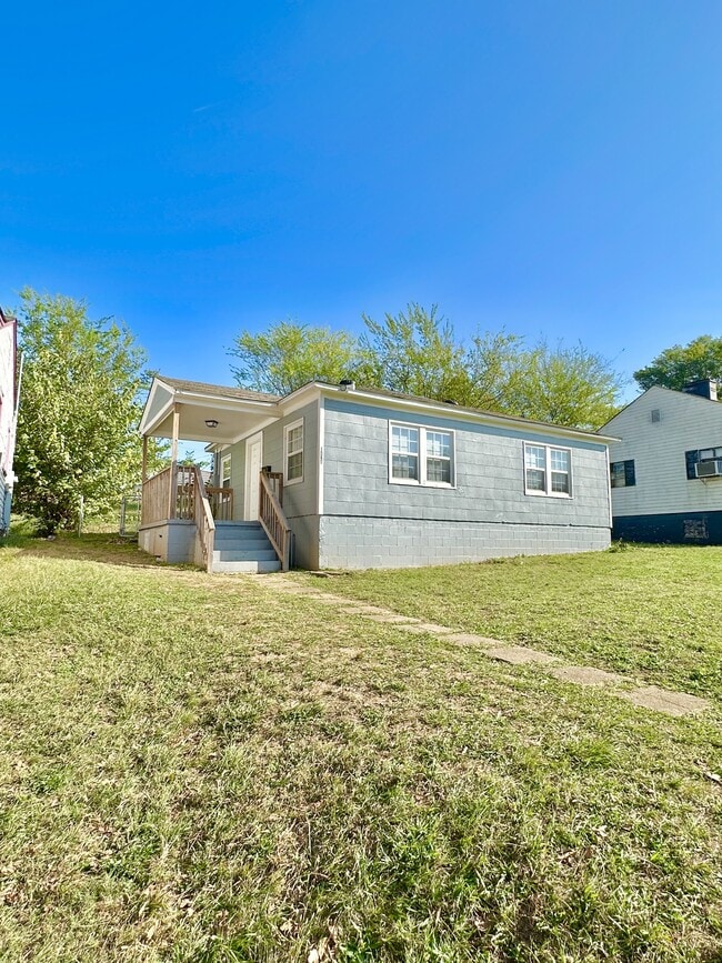 Building Photo - 1423 33rd St Ensley