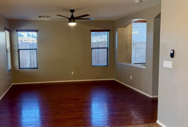 Foto del edificio - 43810 W Lindgren Dr
