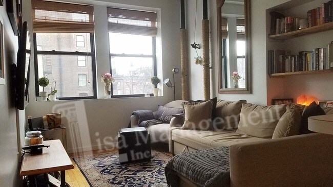 Foto del edificio - 37-39 W 8th St