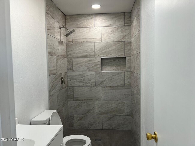 Foto del edificio - 3842 W Country Gables Dr