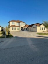 Building Photo - 2802 Tom Morris Rd