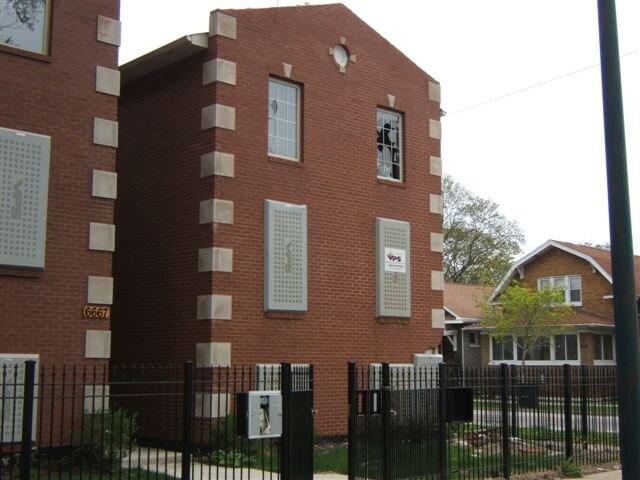 Primary Photo - 6669 S Michigan Ave