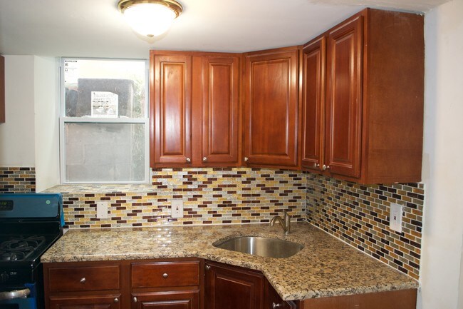 Building Photo - 4210 Bronxwood Ave