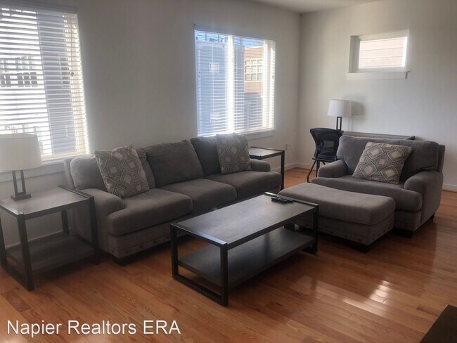Building Photo - 3 br, 2.5 bath House - 1205 B Bainbridge St