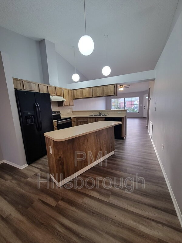 Building Photo - 914 Burlwood St