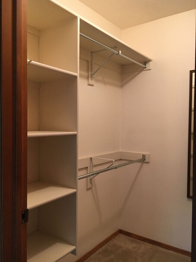 Foto del edificio - 2 Bedroom, 1 Bathroom Townhouse-Walking di...