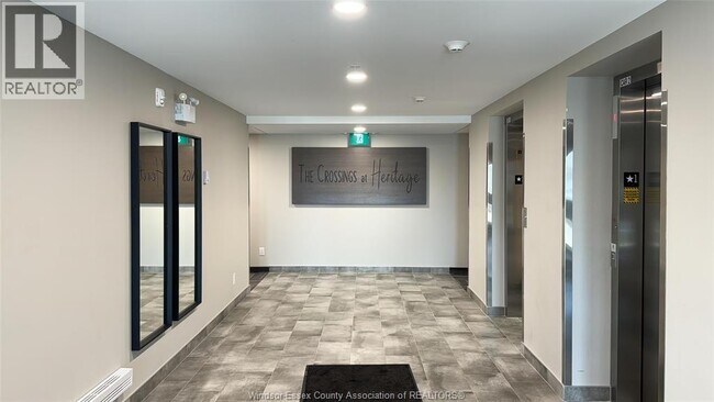 Photo du bâtiment - 2550 Sandwich W Pkwy