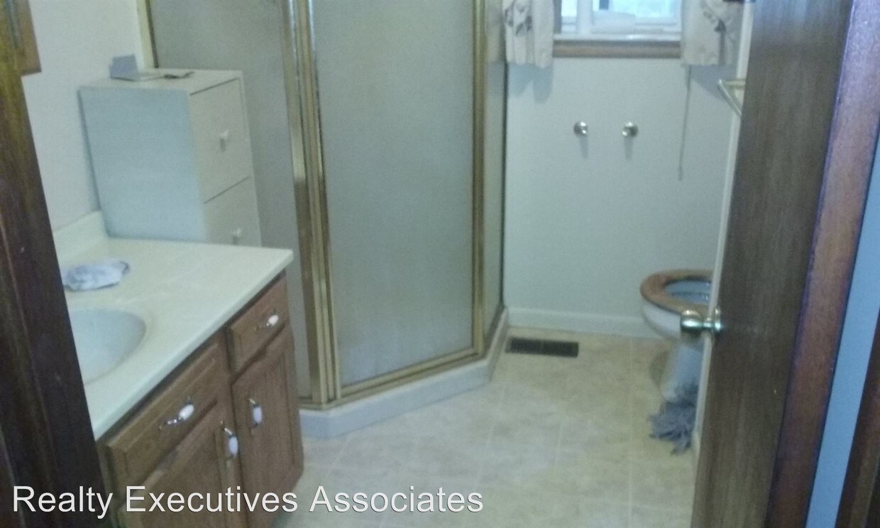 Building Photo - 3 br, 1 bath House - 804 Tiprell Road