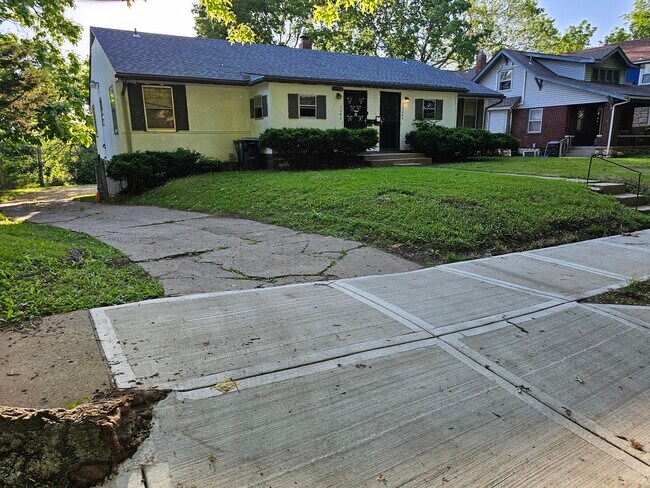 Foto del edificio - 5240 Highland Ave