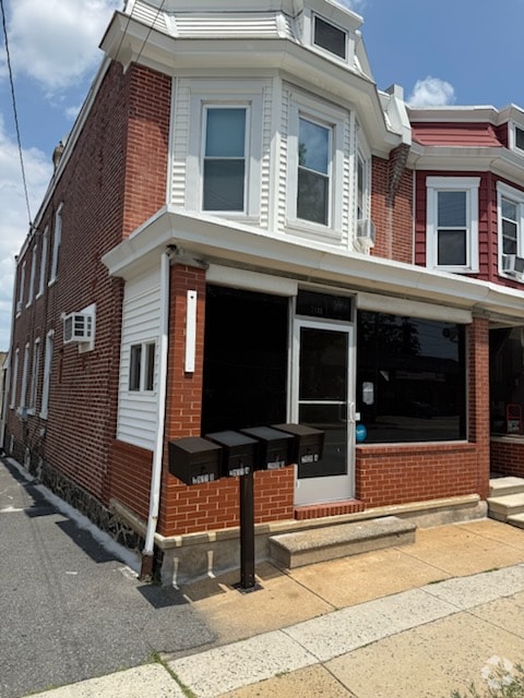 Building Photo - 2911 Lancaster Ave