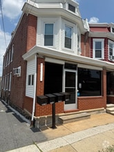 Building Photo - 2911 Lancaster Ave