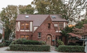 Building Photo - 35 Greycliff Rd