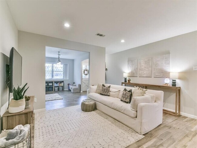 Foto del edificio - 401 Reta Dr