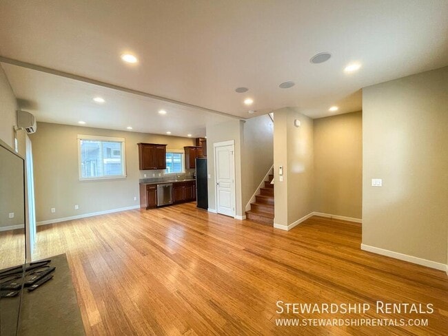 Building Photo - 1752 Mill St