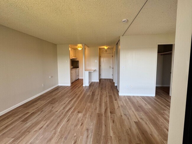 Foto del edificio - $500 OFF FIRST MONTH RENT!! Studio Condo A...
