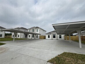 Building Photo - 4 Canelo N Dr