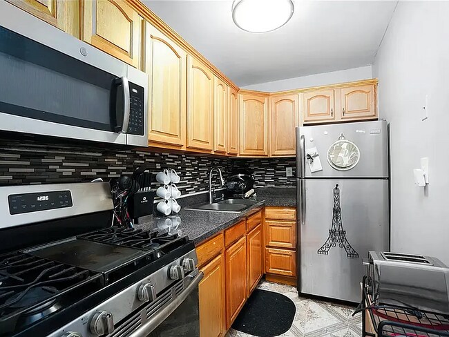 Foto del edificio - 1655 Flatbush Ave