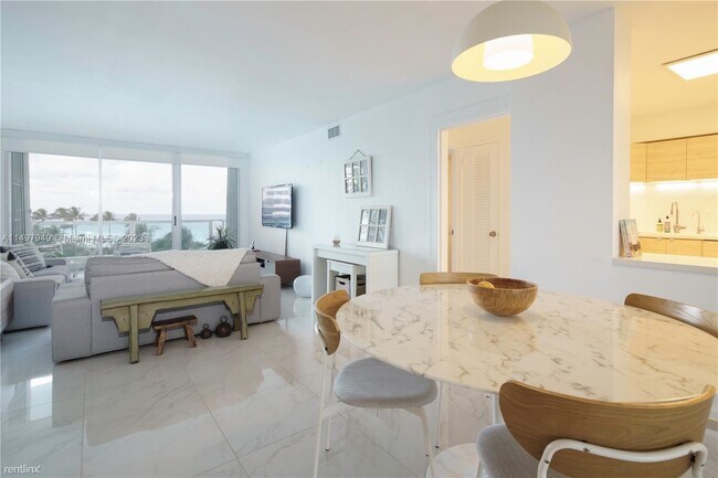 Foto del edificio - 2 br, 2 bath Condo - 5151 Collins Ave Apt 734