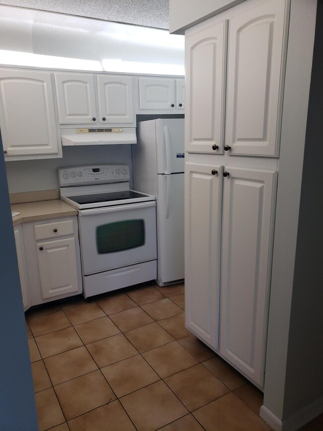 Building Photo - 3636 Alder Dr