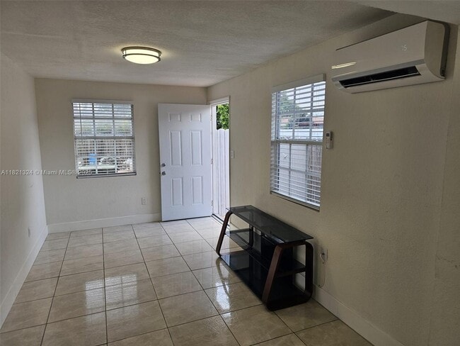 Foto del edificio - 651 SW 66th Ave