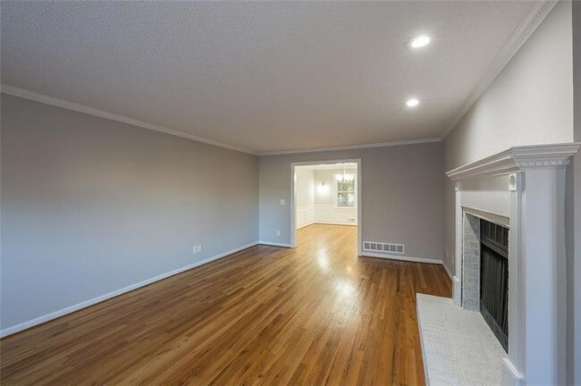 Building Photo - 4648 Calumet Cir NW