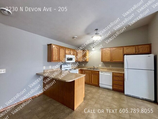 Building Photo - 2230 Devon Ave