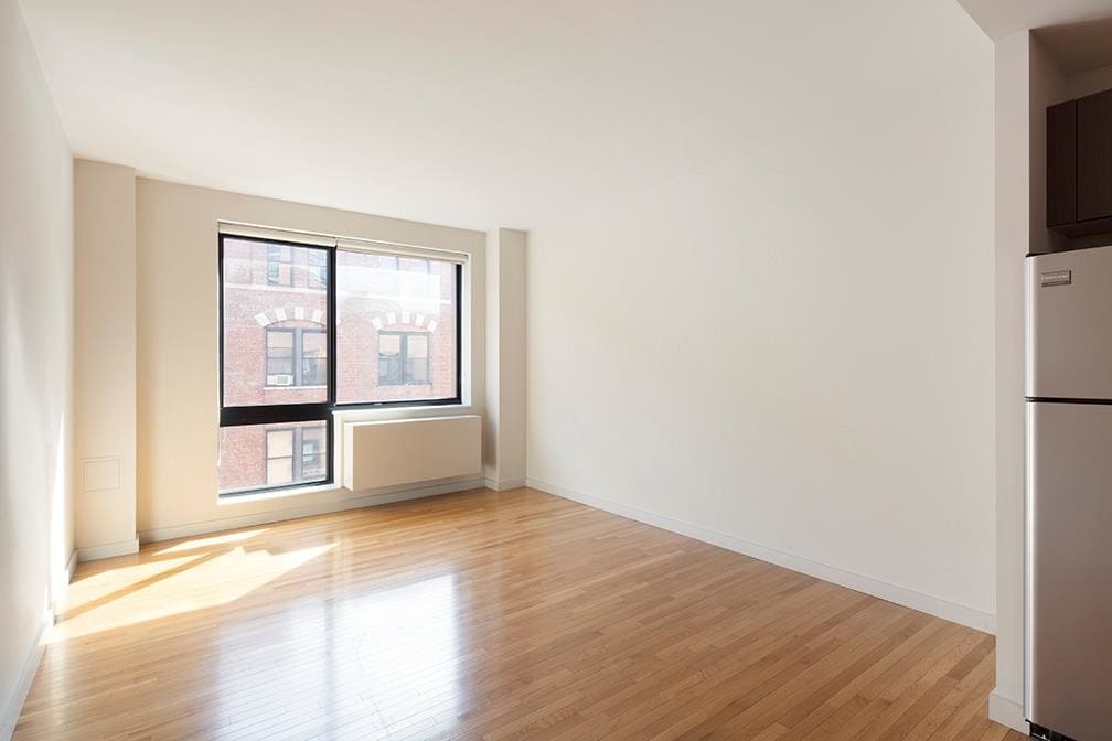 living room - 535 W 27th St