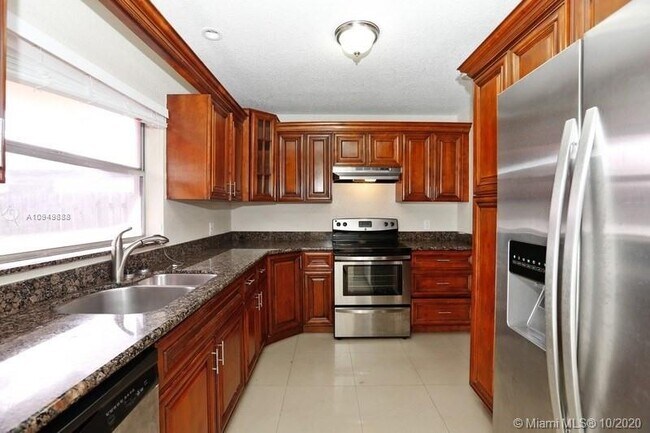 Foto del edificio - 11460 NW 40th Pl