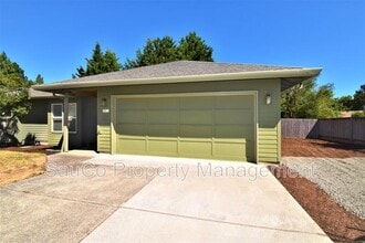 Building Photo - 5500 SW 209th Ave