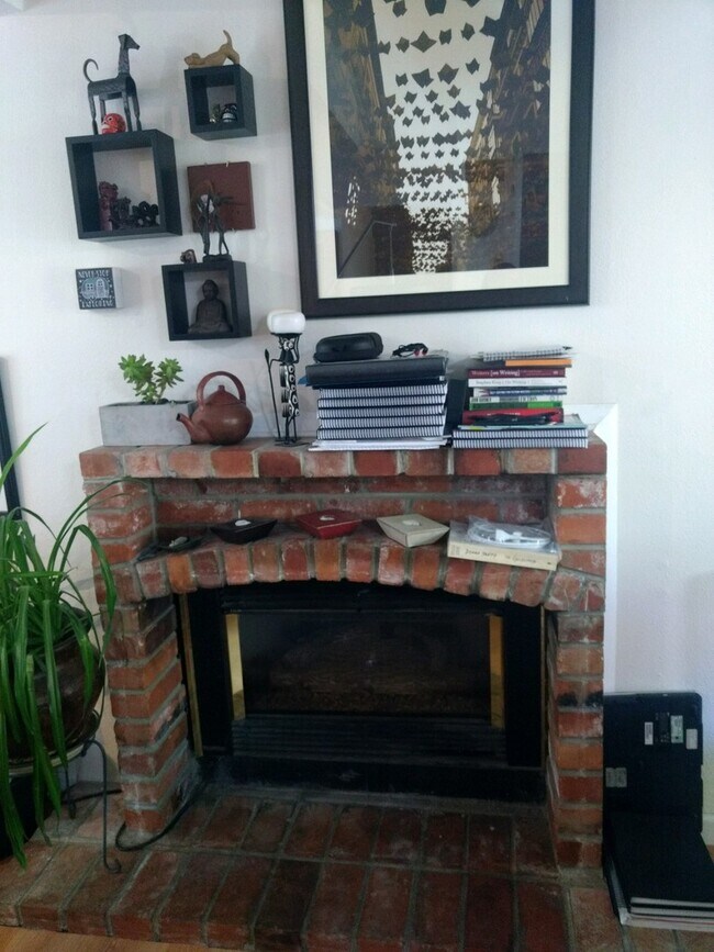 Building Photo - ADORABLE 2 BED/1 BATH IN BOULDER