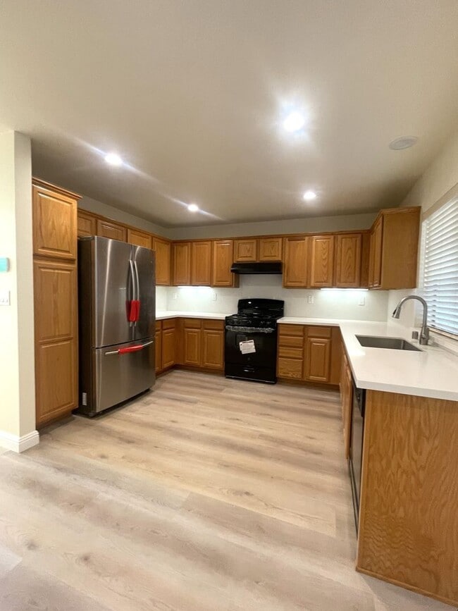 Building Photo - Great Location! 4 Bedroom 2.5 Bath Rental ...
