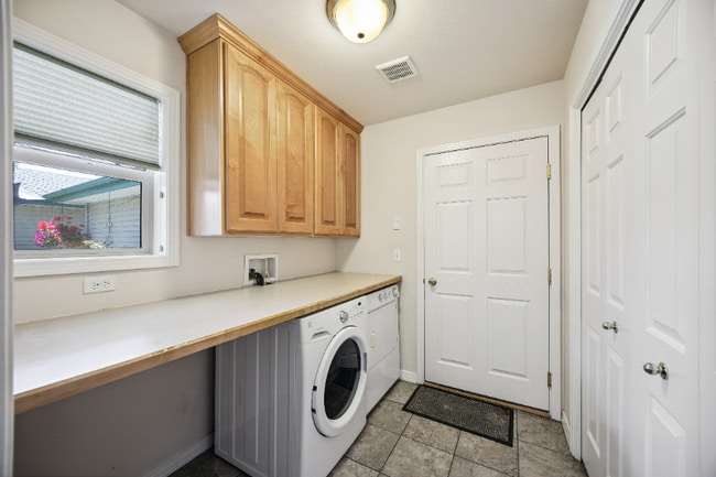 Building Photo - 5932 W Ashville Ln
