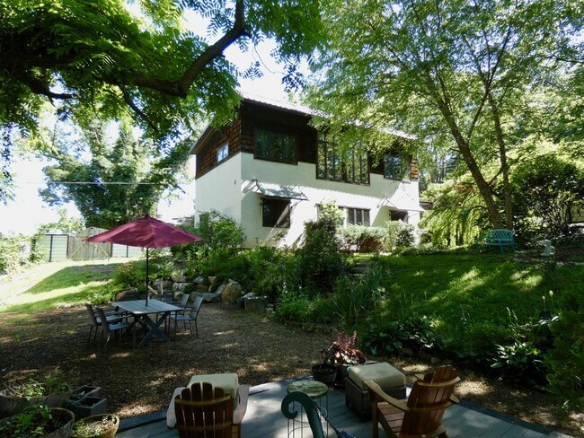 Building Photo - West Asheville Oasis