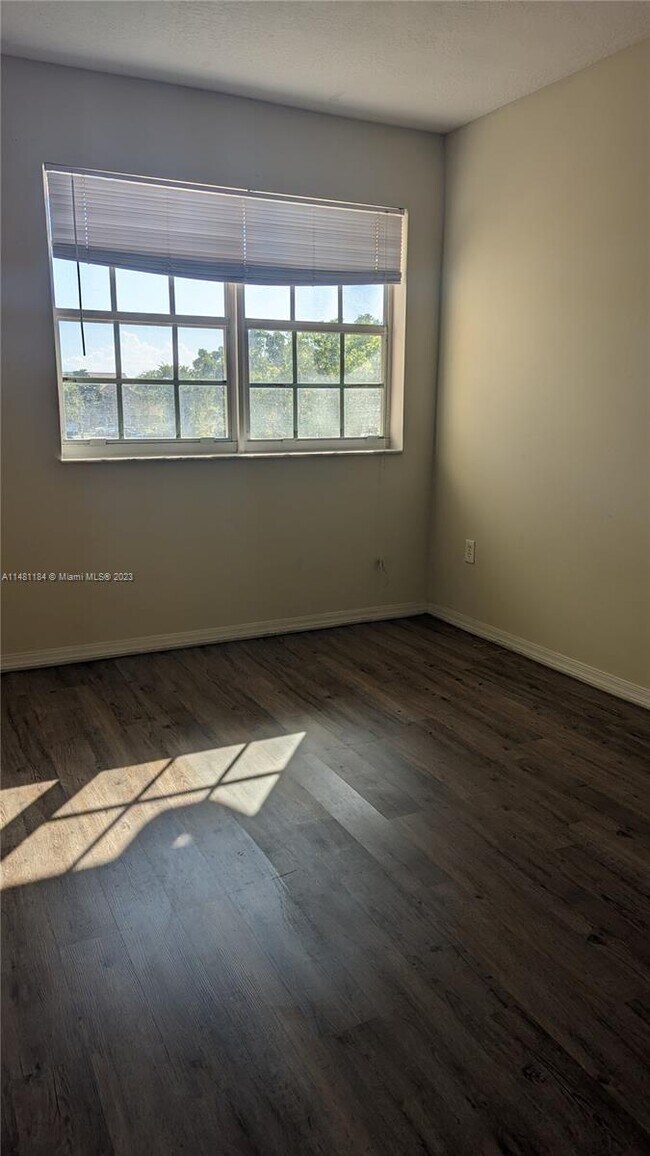 Foto del edificio - 220 SW 116th Ave