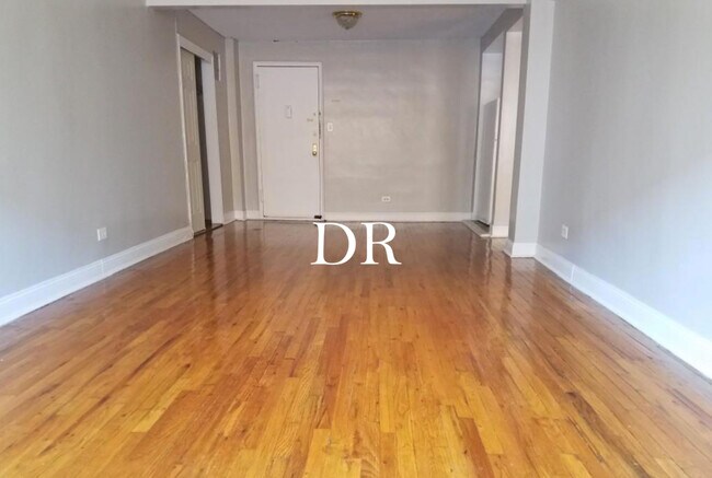 Building Photo - 223 E 94th St