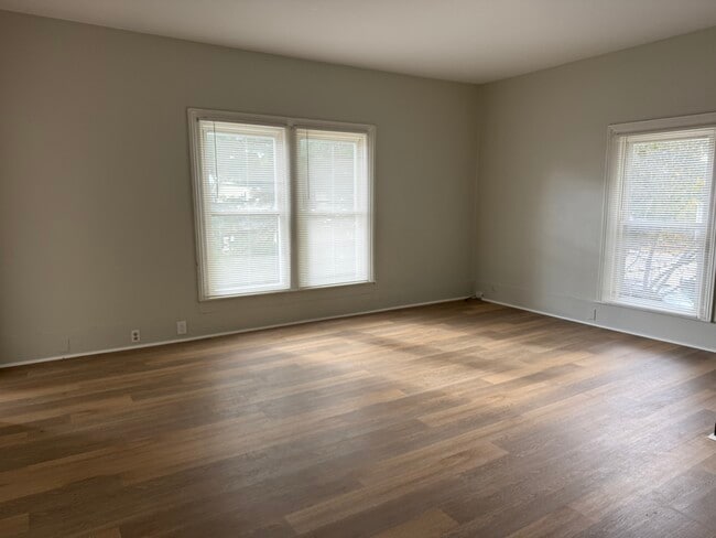 Building Photo - 522 Fleming St